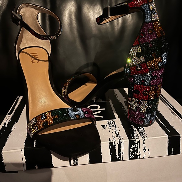 Heels - Picture 6 of 6